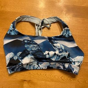 Woman’s Forever21 bra top